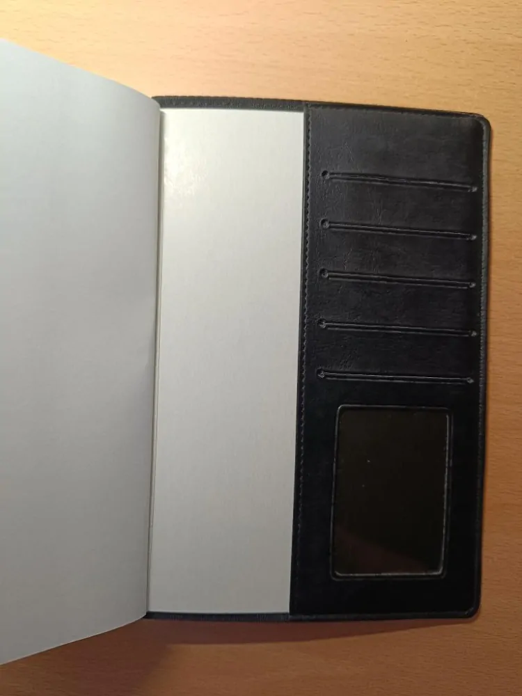 Diář týdenní kapesní A6 Pocket - koženka s klopami a kapsami